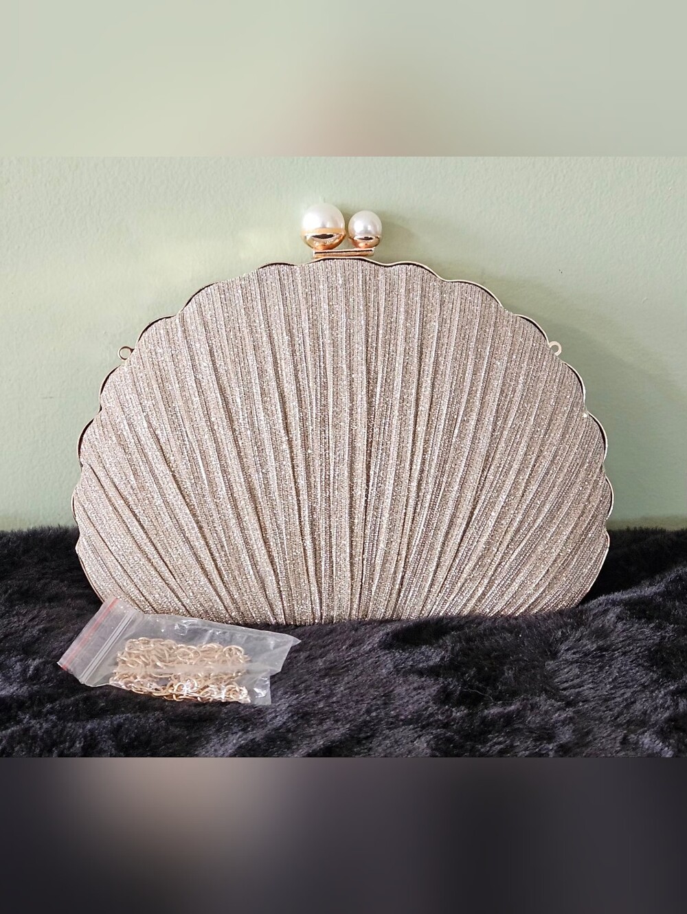 Ritzy NWOT Seashell Pearl Clutch/Bag in Gold